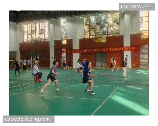 逆风翻盘羽毛球赛场勇夺冠军展现拼搏精神与团队合作的力量